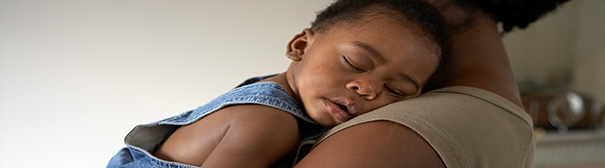 baby on mom's shoulder